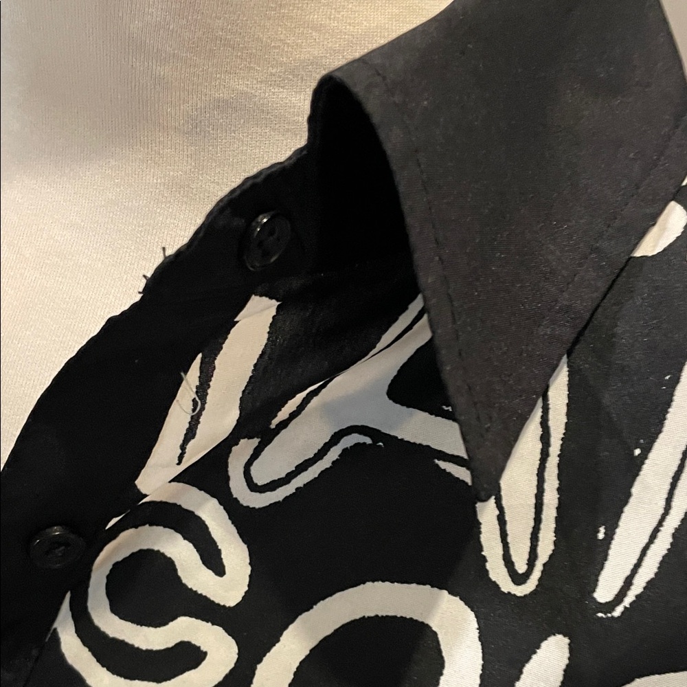 Live 4 Truth Monochrome Graphic Shirt - Picture 8 of 10